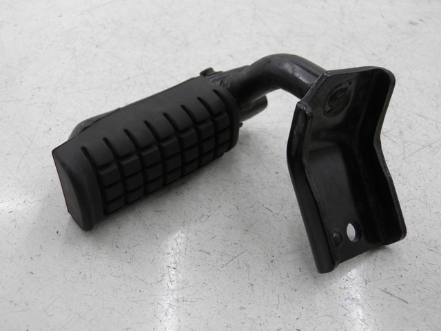 photo de CALE PIED ARRIERE DROIT DAELIM S2 FI 125 (2008 - 2012) - Détail de la pièce