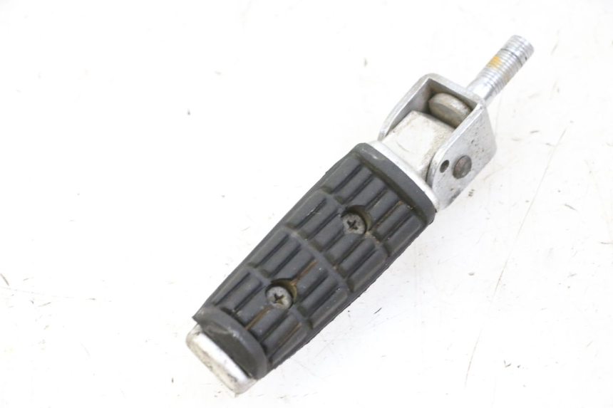 photo de CALE PIED ARRIERE DROIT YAMAHA FJ 36Y 1100 (1984 - 1985)