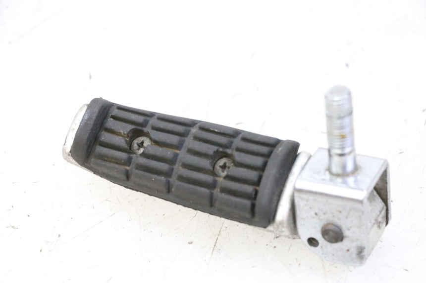photo de CALE PIED ARRIERE DROIT YAMAHA FJ 36Y 1100 (1984 - 1985)