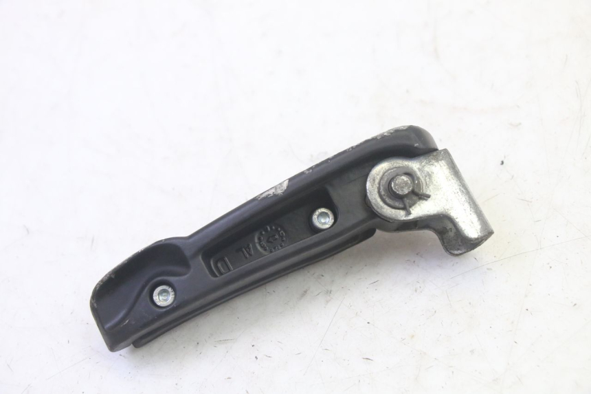 photo de CALE PIED ARRIERE DROIT PIAGGIO FLY 4T 50 (2013 - 2017) - Gros plan technique