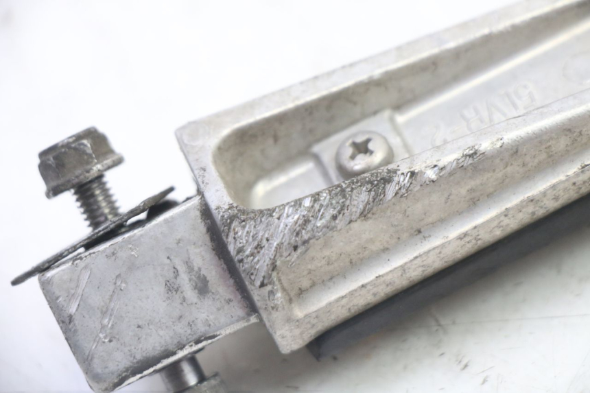 photo de CALE PIED ARRIERE DROIT YAMAHA FZ6 FAZER S2 600 (2007 - 2011)