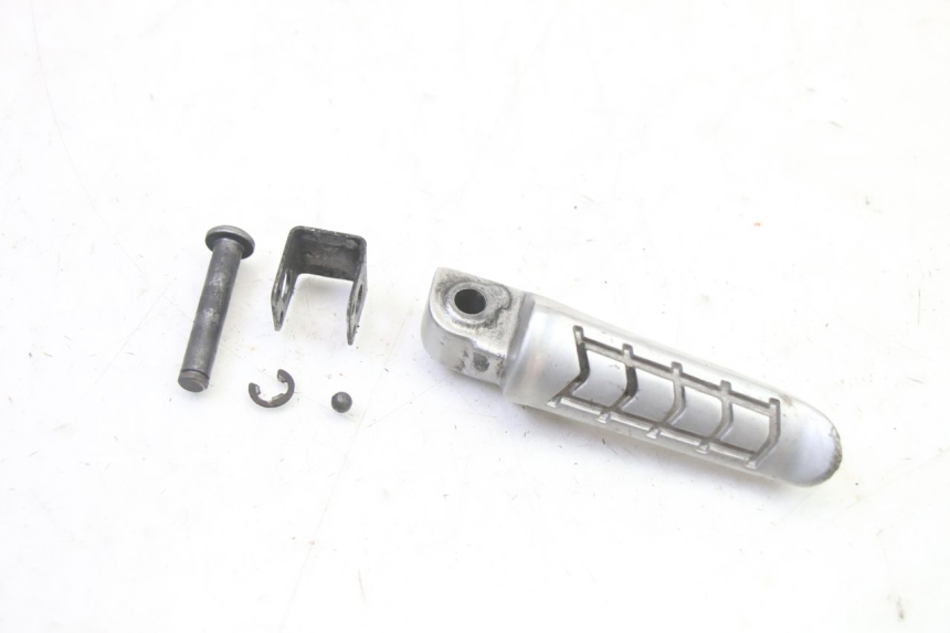 photo de CALE PIED ARRIERE DROIT BMW G310 R 310 (2016 - 2020)