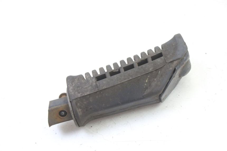 photo de CALE PIED ARRIERE DROIT SUZUKI GS GSE 500 (2001 - 2003)
