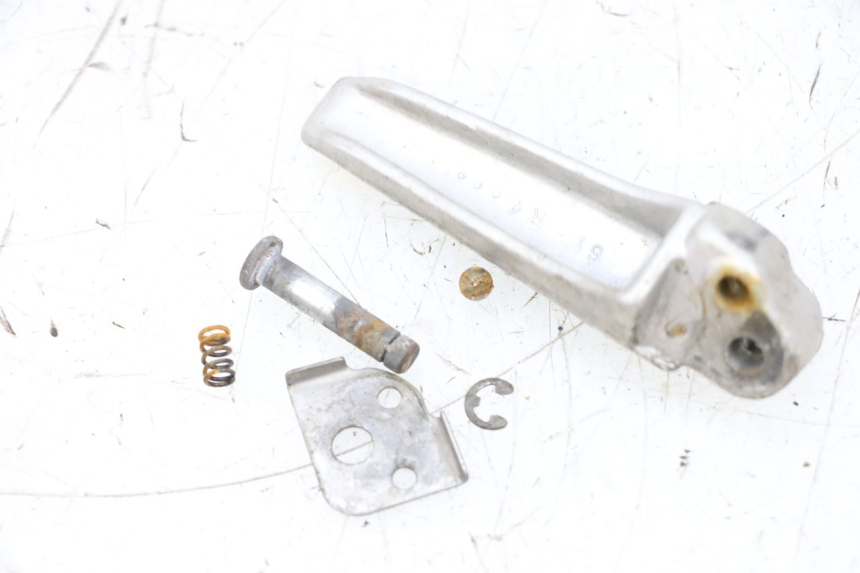 photo de CALE PIED ARRIERE DROIT SUZUKI GSXR GSX-R 1000 (2003 - 2004) - Autre angle de vue