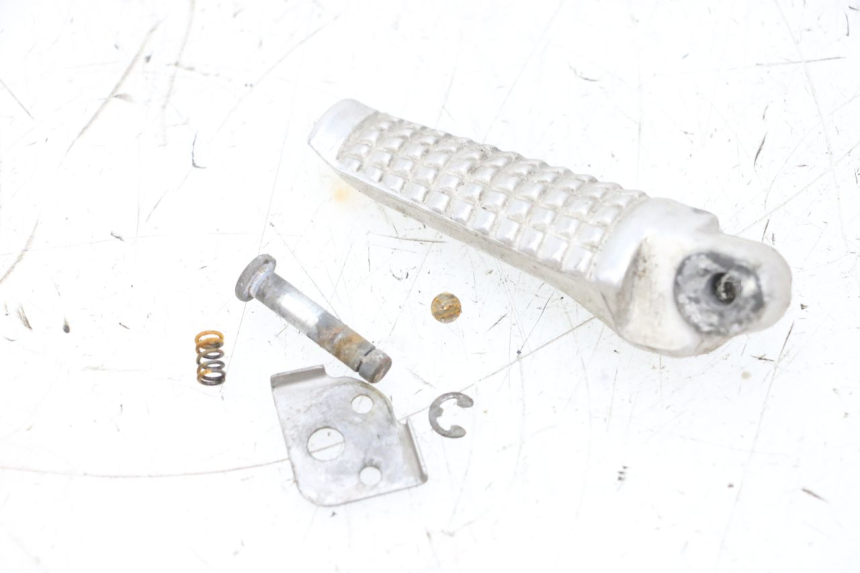 photo de CALE PIED ARRIERE DROIT SUZUKI GSXR GSX-R 1000 (2003 - 2004) - Vue d’ensemble