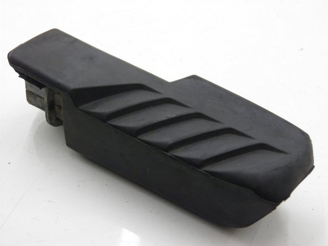 photo de CALE PIED ARRIERE DROIT HONDA FES S-WING SWING 125 (2007 - 2015) - Vue principale