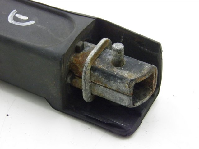 photo de CALE PIED ARRIERE DROIT HONDA FES S-WING SWING 125 (2007 - 2015) - Autre angle de vue