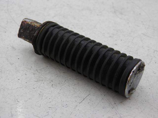 photo de CALE PIED ARRIERE DROIT HONDA VT C SHADOW 125 (1999 - 2007)