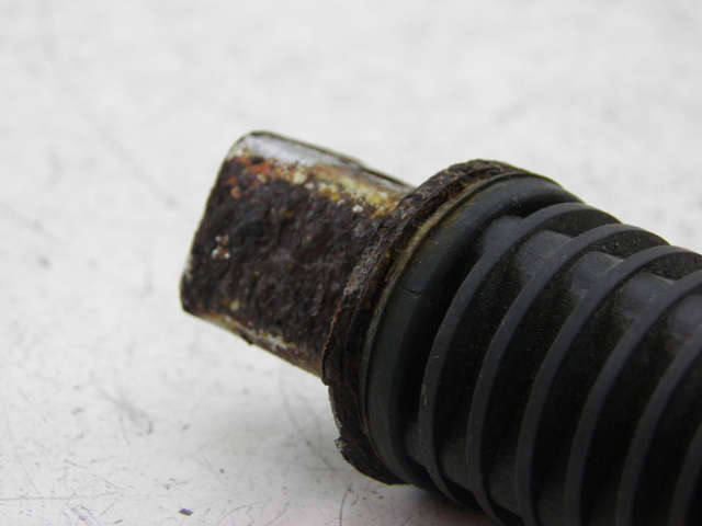 photo de CALE PIED ARRIERE DROIT HONDA VT C SHADOW 125 (1999 - 2007)