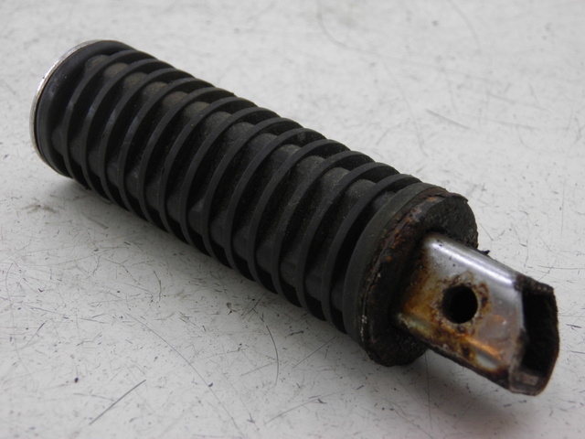 photo de CALE PIED ARRIERE DROIT HONDA VT C SHADOW 125 (1999 - 2007)