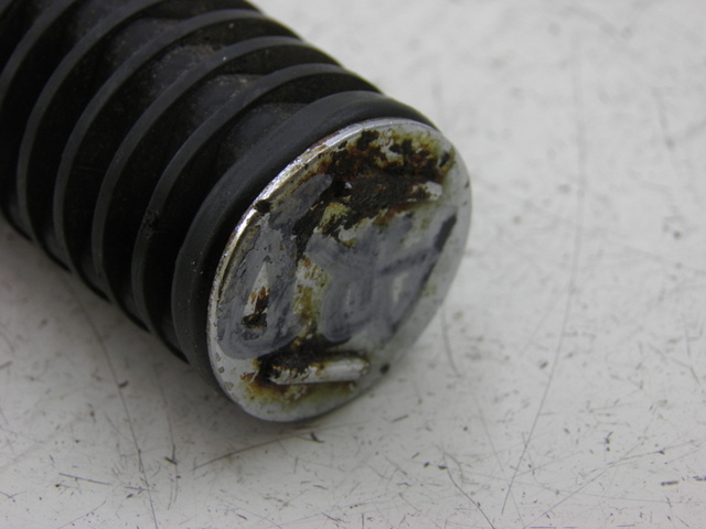 photo de CALE PIED ARRIERE DROIT HONDA VT C SHADOW 125 (1999 - 2007)