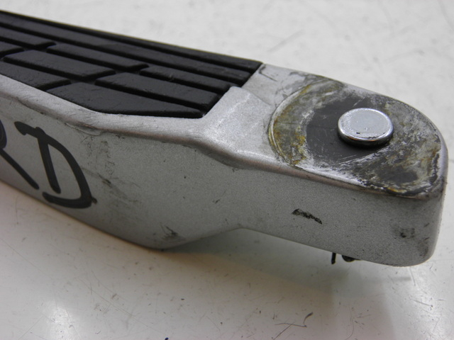 photo de CALE PIED ARRIERE DROIT KYMCO XCITING RI ABS 500 (2010) - Zoom état d’usage