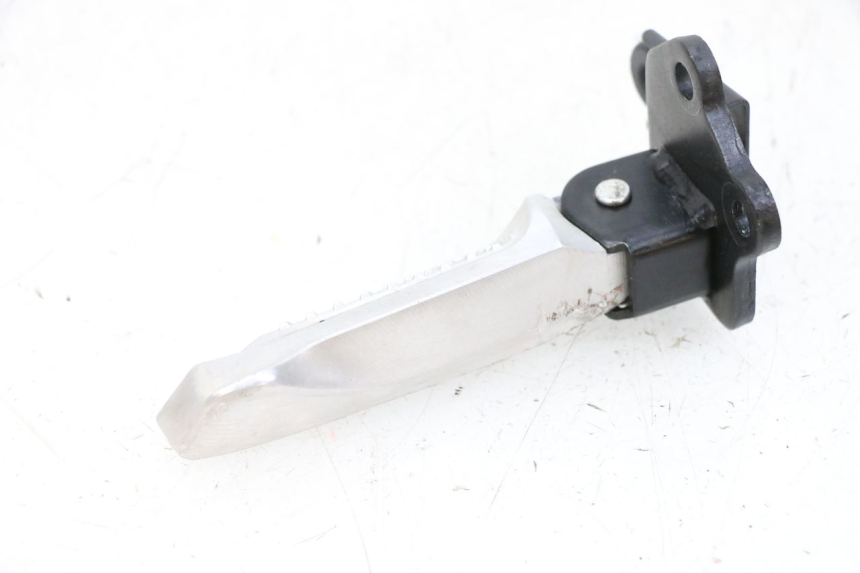 photo de CALE PIED ARRIERE DROIT YAMAHA NEO'S CORE 1 (2022 - 2026) - Vue d’ensemble