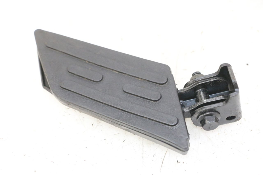 photo de CALE PIED ARRIERE DROIT PEUGEOT KISBEE 4T 50 (2010 - 2017)