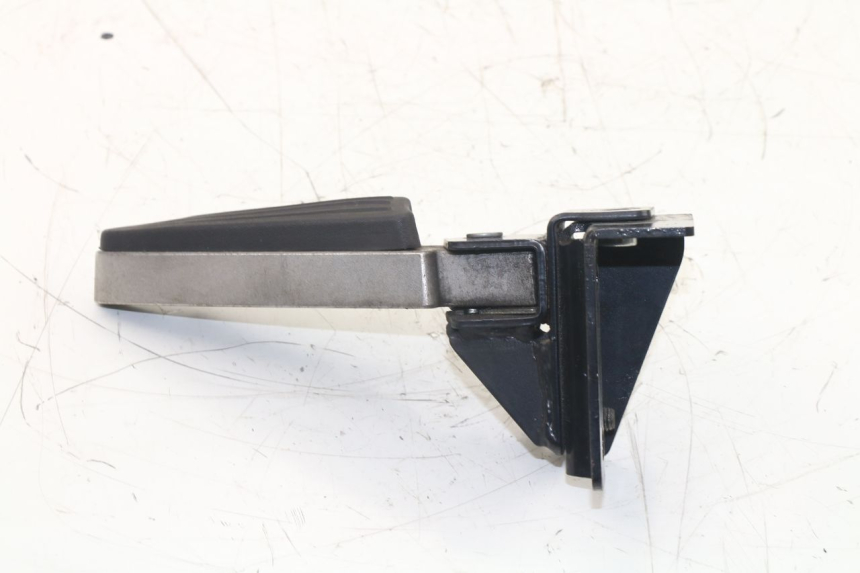 photo de CALE PIED ARRIERE DROIT PEUGEOT SATELIS 125 (2013 - 2018)