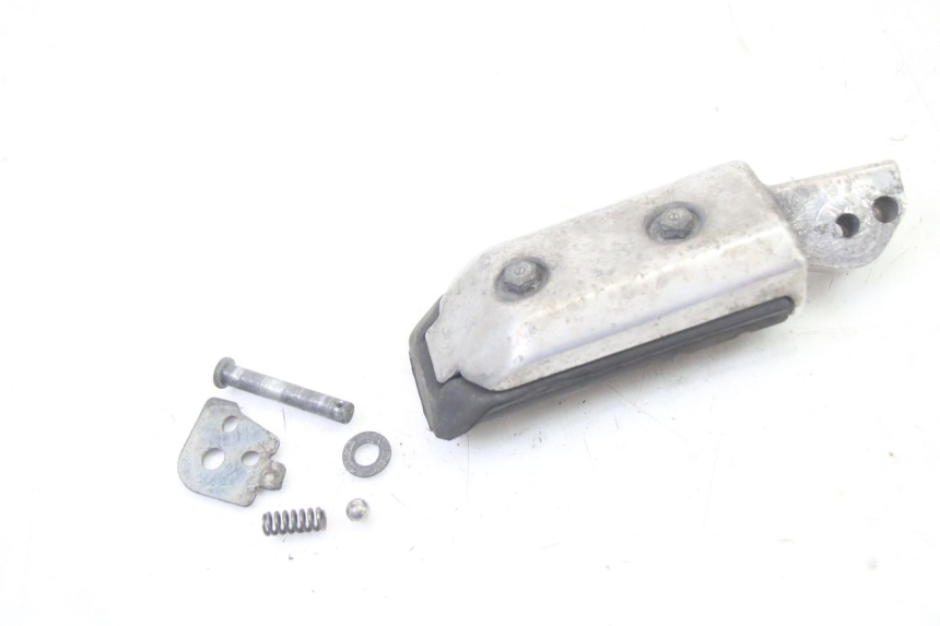 photo de CALE PIED ARRIERE DROIT HONDA ST PAN EUROPEAN 1300 (2002 - 2013)