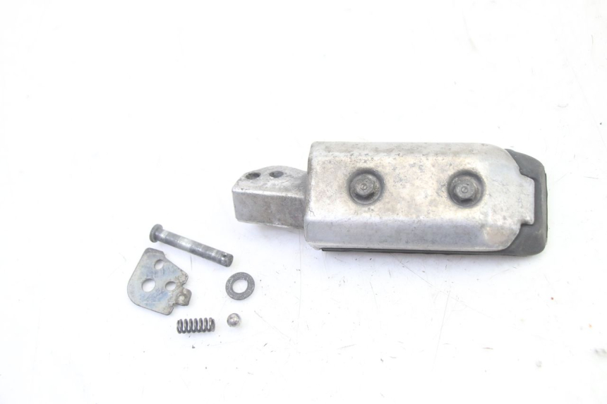 photo de CALE PIED ARRIERE DROIT HONDA ST PAN EUROPEAN 1300 (2002 - 2013)