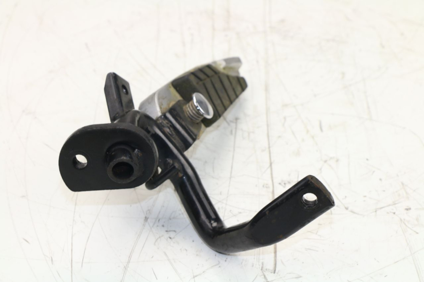 photo de CALE PIED ARRIERE DROIT SYM GTS 125 (2005 - 2008)