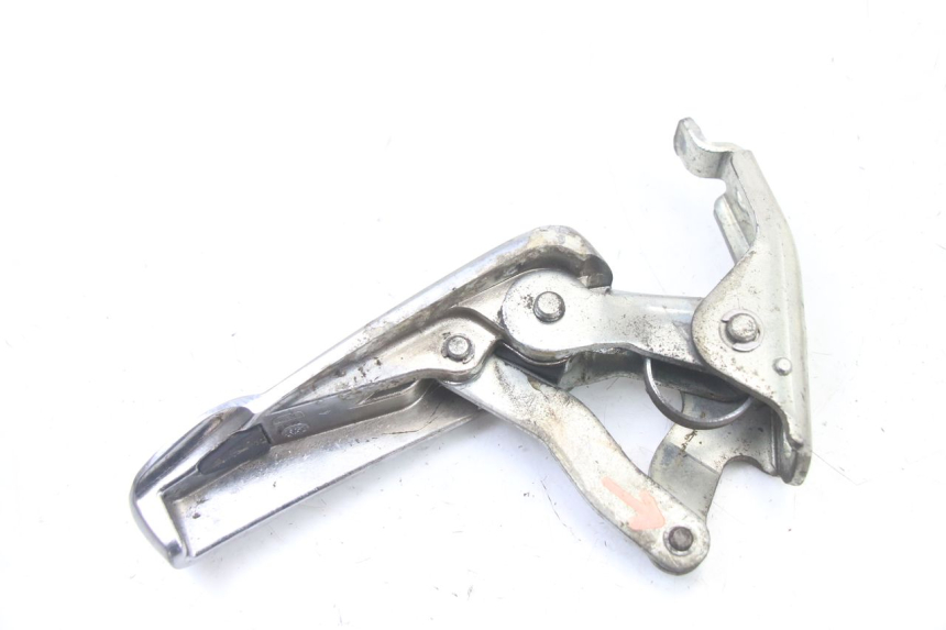 photo de CALE PIED ARRIERE DROIT PIAGGIO VESPA GRANTURISMO 125 (2003 - 2007)