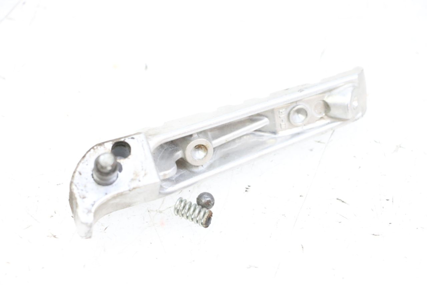 photo de CALE PIED ARRIERE DROIT YAMAHA X-MAX XMAX 125 (2010 - 2013) - Zoom état d’usage