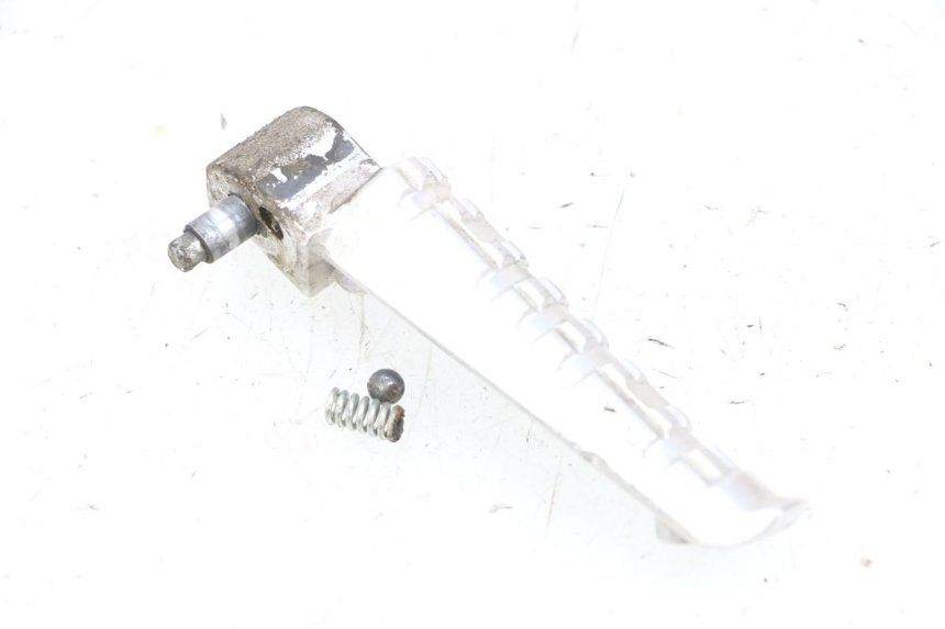 photo de CALE PIED ARRIERE DROIT YAMAHA X-MAX XMAX 125 (2010 - 2013) - Autre angle de vue