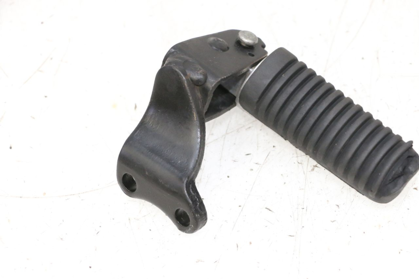 photo de CALE PIED ARRIERE DROIT YAMAHA XMAX X-MAX 125 (2006 - 2009) - Zoom état d’usage