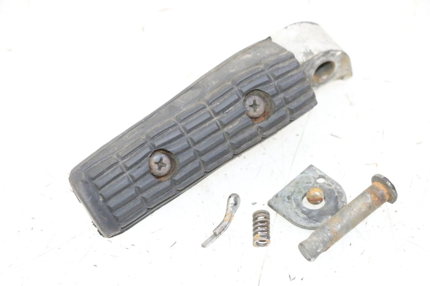 photo de CALE PIED ARRIERE DROIT YAMAHA XJN DIVERSION 600 (2000 - 2003)