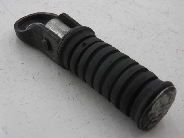 photo de CALE PIED ARRIERE DROIT YAMAHA SR 125 (1982 - 2003) - Vue principale