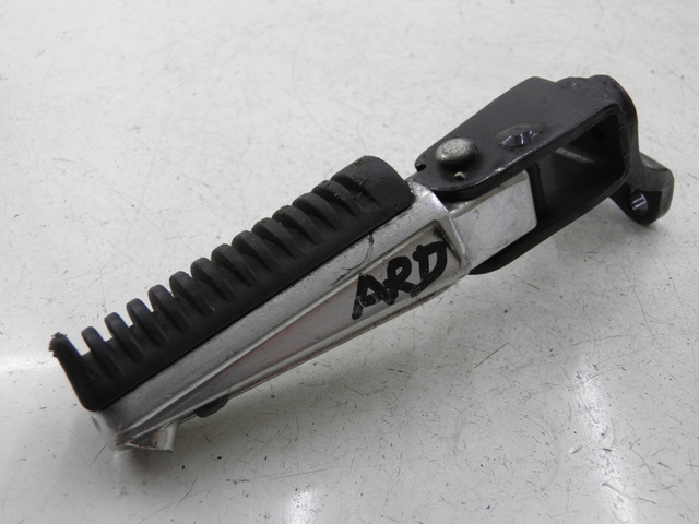 photo de CALE PIED ARRIERE DROIT YAMAHA XMAX X-MAX 125 (2006 - 2009)