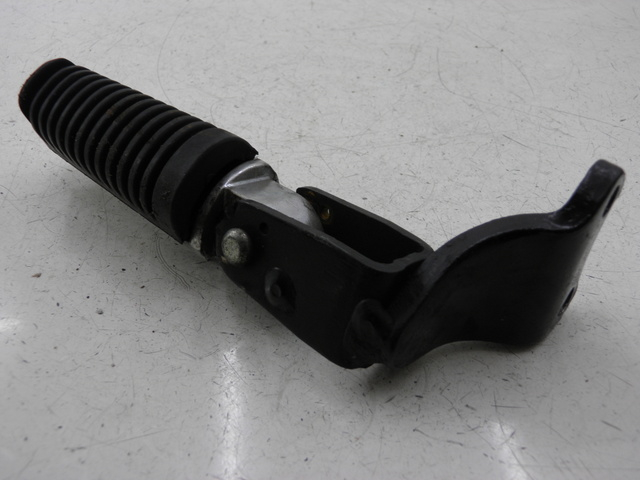 photo de CALE PIED ARRIERE DROIT YAMAHA XMAX X-MAX 125 (2006 - 2009)