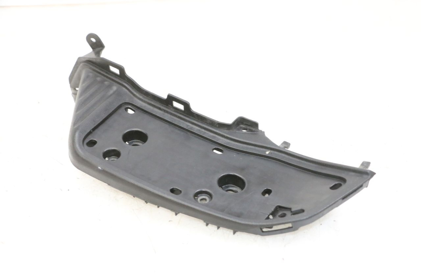 photo de CALE PIED ARRIERE GAUCHE SUZUKI BURGMAN 650 (2013 - 2020)