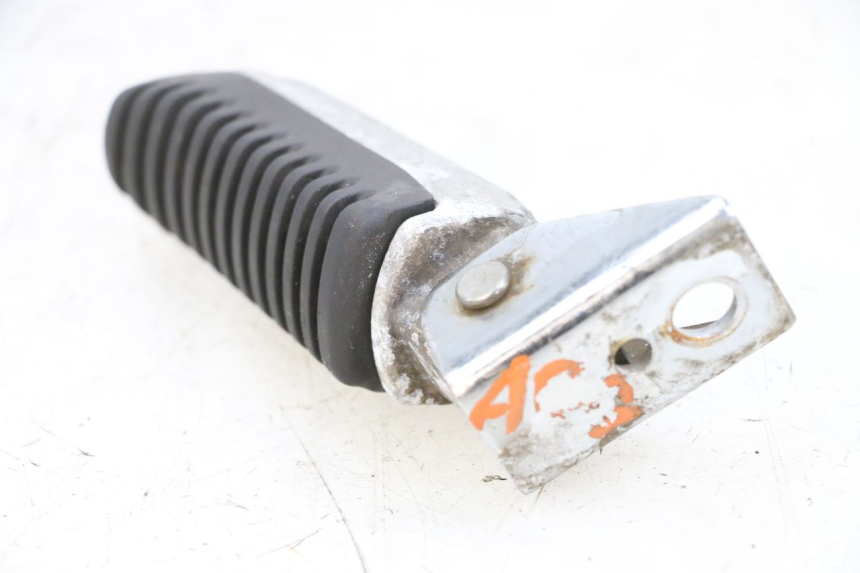 photo de CALE PIED ARRIERE GAUCHE KSR CODE 125 (2018 - 2020) - Vue d’ensemble