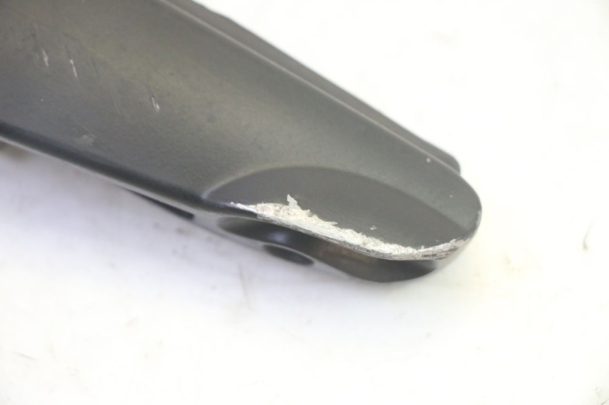 photo de CALE PIED ARRIERE GAUCHE PIAGGIO FLY 4T 50 (2013 - 2017) - Zoom état d’usage