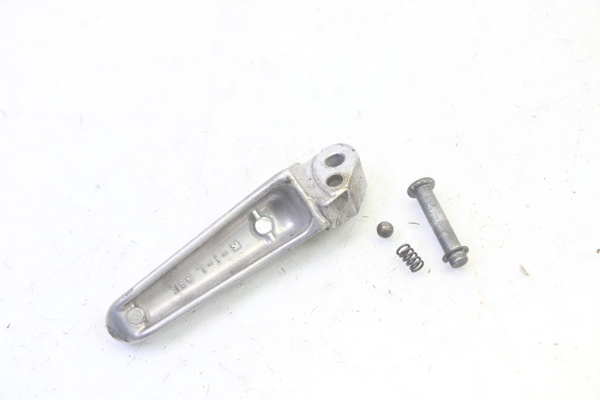 photo de CALE PIED ARRIERE GAUCHE SUZUKI GSF N BANDIT 600 (1996 - 1999) - Zoom état d’usage