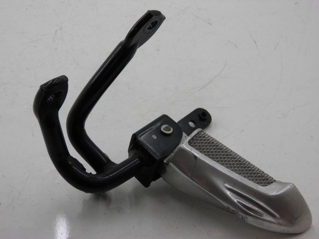 photo de CALE PIED ARRIERE GAUCHE HONDA NHX LEAD 110 (2008 - 2010) - Vue principale