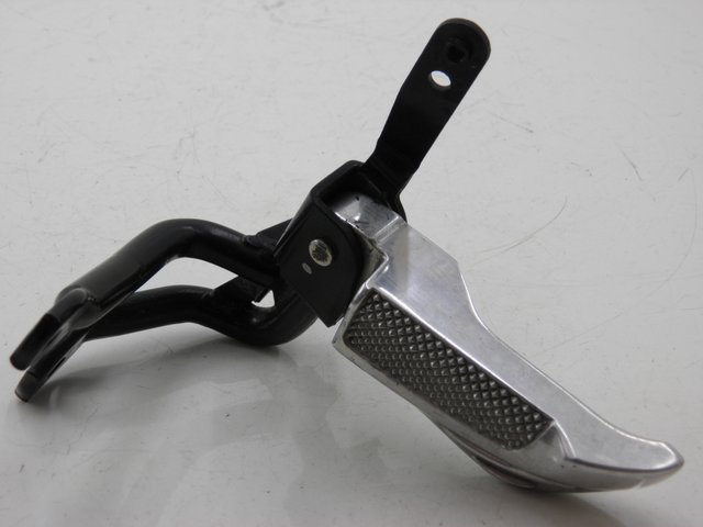 photo de CALE PIED ARRIERE GAUCHE HONDA NHX LEAD 110 (2008 - 2010) - Détail de la pièce