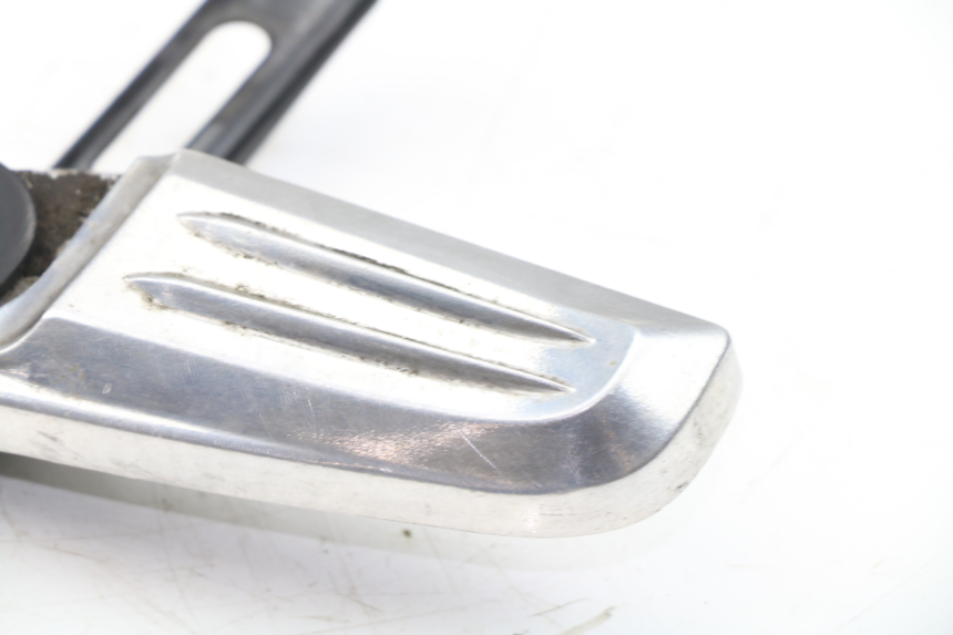 photo de CALE PIED ARRIERE GAUCHE HONDA PCX (JF47) 125 (2012 - 2013)