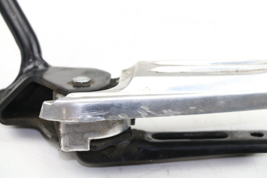 photo de CALE PIED ARRIERE GAUCHE HONDA PCX (JF47) 125 (2012 - 2013)