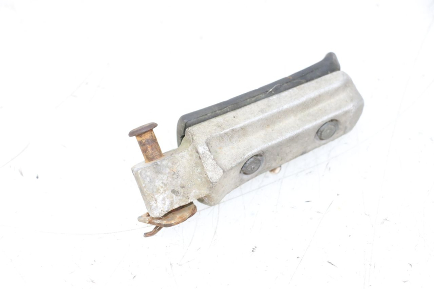 photo de CALE PIED ARRIERE GAUCHE HONDA NSR R 125 (1994 - 2003) - Autre angle de vue