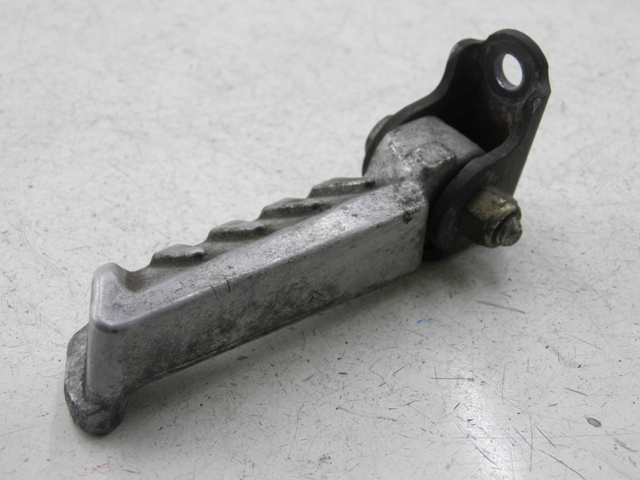 photo de CALE PIED ARRIERE GAUCHE PEUGEOT LUDIX 50 (2005 - 2007)