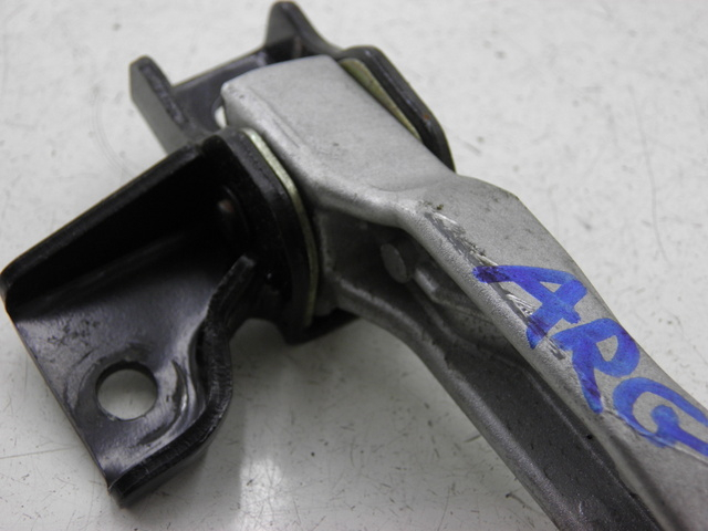 photo de CALE PIED ARRIERE GAUCHE PEUGEOT TWEET 125 (2010 - 2017) - Détail de la pièce