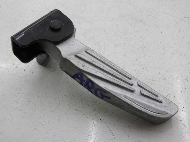 photo de CALE PIED ARRIERE GAUCHE PEUGEOT TWEET 125 (2010 - 2017) - Zoom état d’usage