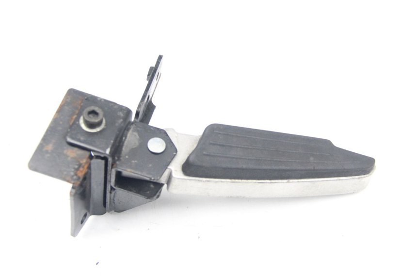 photo de CALE PIED ARRIERE GAUCHE PEUGEOT SATELIS 125 (2013 - 2018)