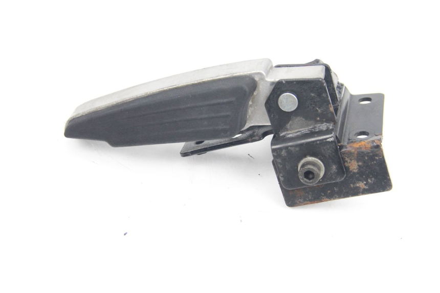 photo de CALE PIED ARRIERE GAUCHE PEUGEOT SATELIS 125 (2013 - 2018)
