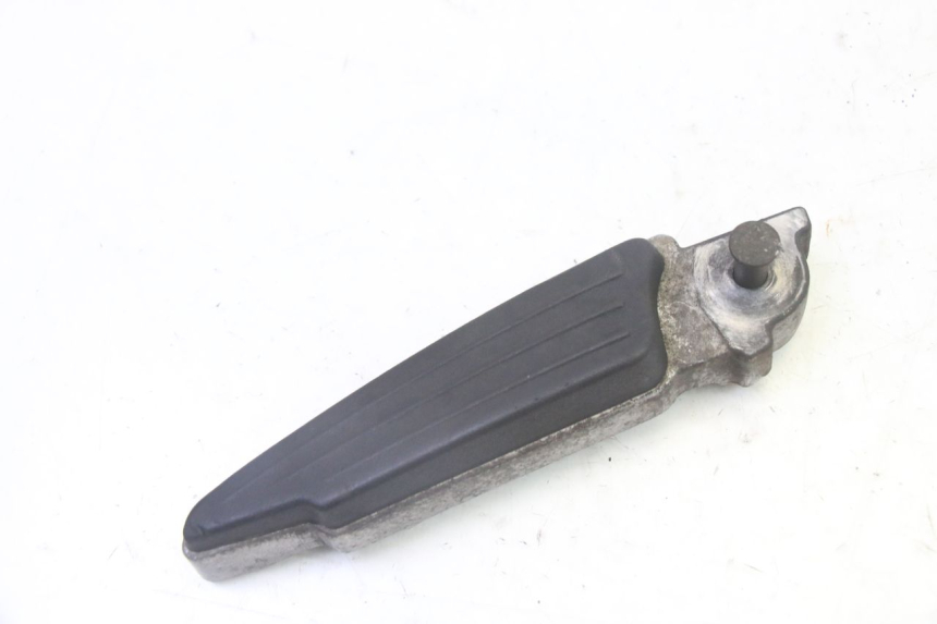 photo de CALE PIED ARRIERE GAUCHE PEUGEOT SATELIS 125 (2013 - 2018)