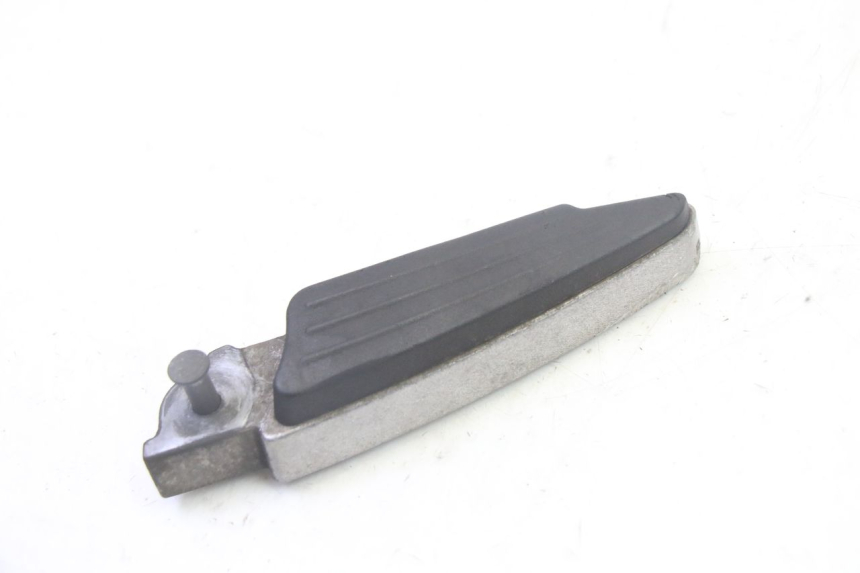 photo de CALE PIED ARRIERE GAUCHE PEUGEOT SATELIS 125 (2013 - 2018)