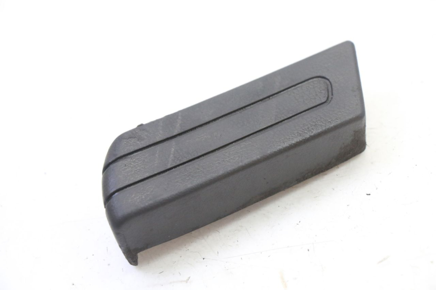 photo de CALE PIED ARRIERE GAUCHE PIAGGIO SUPER LX 125 (2000 - 2003)