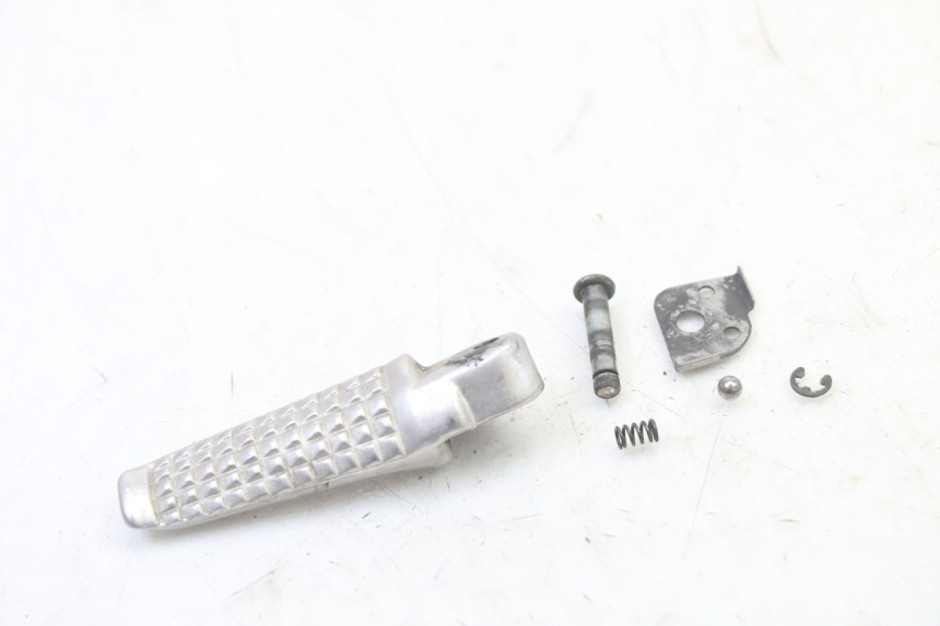 photo de CALE PIED ARRIERE GAUCHE SUZUKI SV S 650 (2003 - 2009)