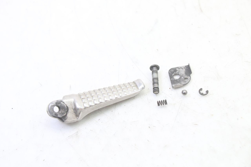 photo de CALE PIED ARRIERE GAUCHE SUZUKI SV S 650 (2003 - 2009)
