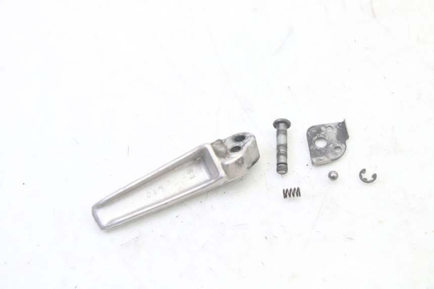 photo de CALE PIED ARRIERE GAUCHE SUZUKI SV S 650 (2003 - 2009)